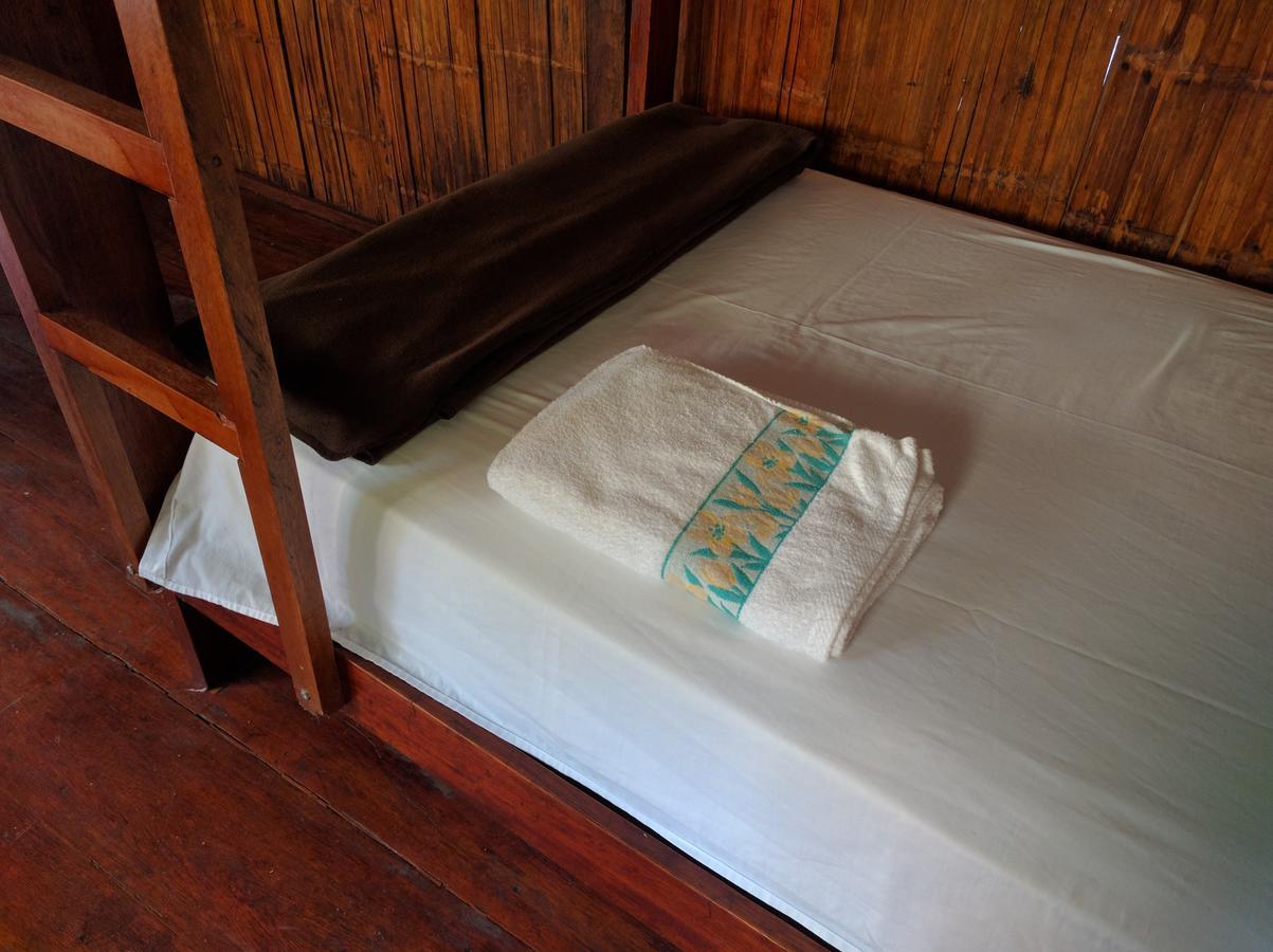 Green Forest Ecolodge Puerto Montufar Bagian luar foto